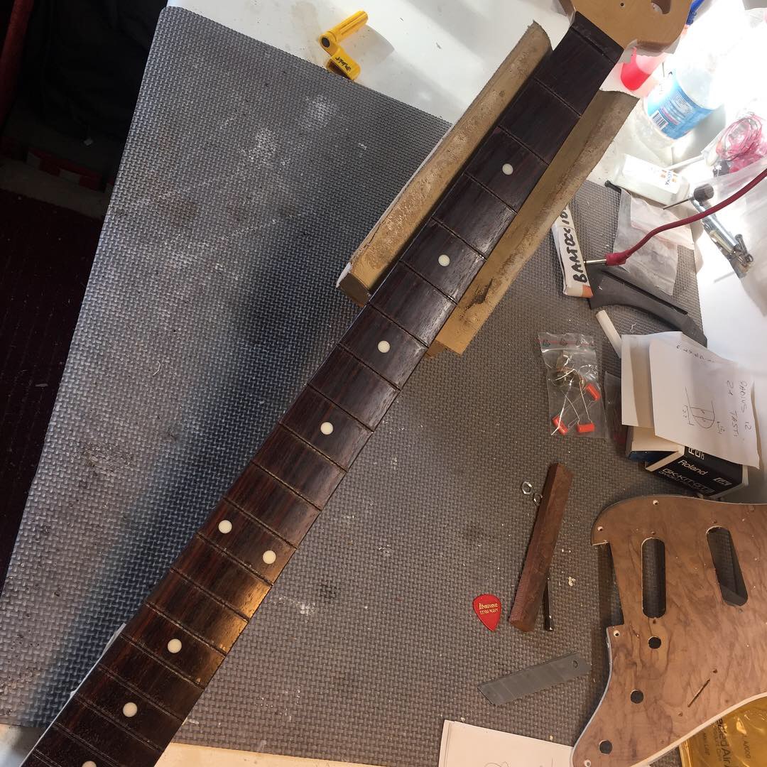 All parts wood apwguitars luthier liuteria riparazione fender bass music man